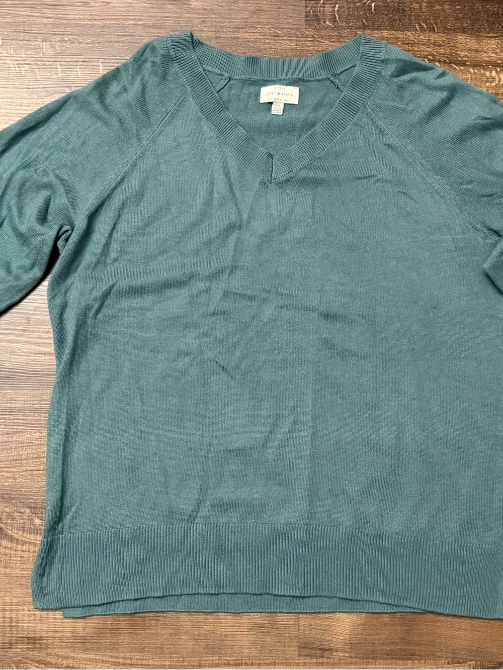 Lucky Brand Women’s Large Teal Sea Pine V-Neck Lightweight Sweater